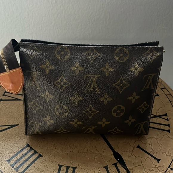 Vintage authentic Louis Vuitton make up bag made in Paris France - Picture 1 of 7